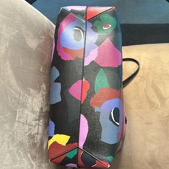 Kate Spade multi colored floral tote with makeup pouch. - Picture 4 of 9